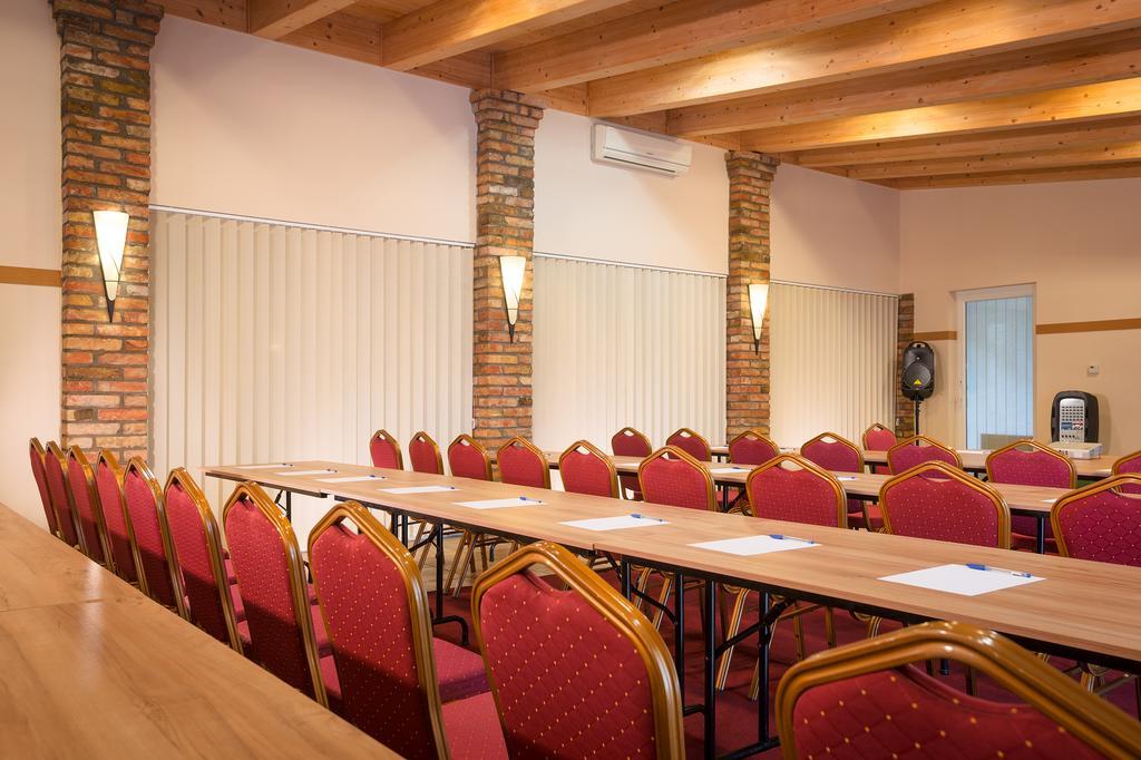 Hotel Honti Wellness Es Konferencia Szalloda Visegrad Exterior photo