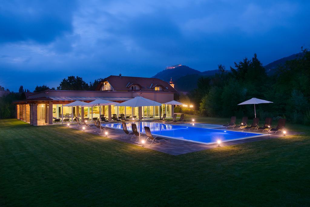 Hotel Honti Wellness Es Konferencia Szalloda Visegrad Exterior photo