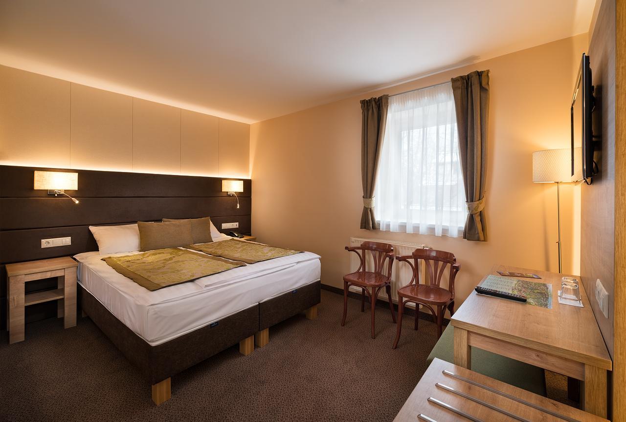 Hotel Honti Wellness Es Konferencia Szalloda Visegrad Exterior photo